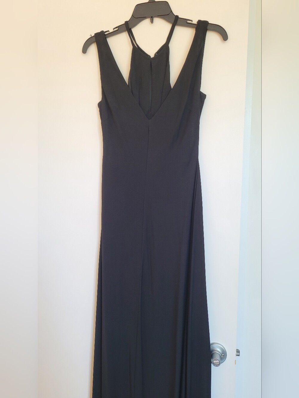 Vera Wang, Size 6, Black V-Neck Dress With Train